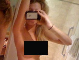 Çıplak fotoğrafları internete düştü! - Resim: 4