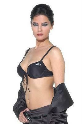 Güneş'e ayakkabı fırlatan kadın! - Resim: 1