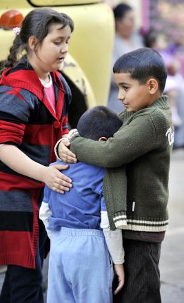 Çocukların gözü önünde kurban kesimi - Resim: 3