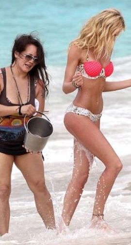 Mankenler kamera arkasında bu haldeler - Resim: 2