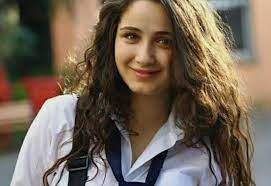 Kırgın Çiçekler'in Songül'ü göğüs dekolteli pozlarıyla büyüledi beğeniler yağmur oldu yağdı - Resim: 1