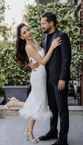 Şarkıcı ve oyuncu Öykü Gürman 3,5 yıldır birlikte olduğu romantik aşkı Fatih İçmeli ile nişanlandı - Resim: 1