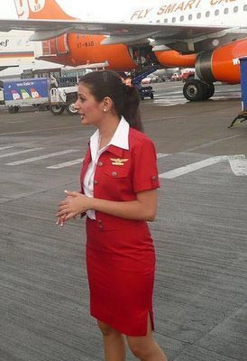 Her ülkenin hostes kıyafeti farklı - Resim: 3