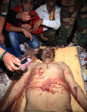 Kaddafi'nin ceset fotoğrafı için yarıştılar  - Resim: 2