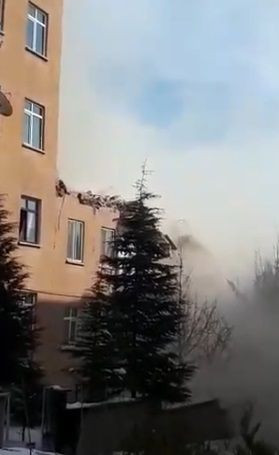 Elazığ'da 4.2'lik depremde hasarlı 6 katlı bina yıkıldı - Resim: 4