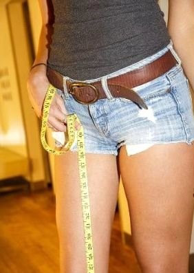 Bacakları yüzünden kimse ona iş vermiyor - Resim: 2