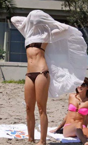 Rüzgar esti elbisesi başına geçti - Resim: 2