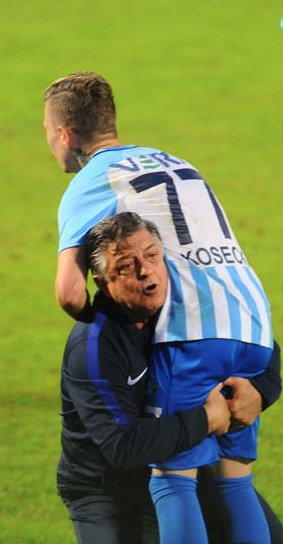 Yılmaz Vural'dan olay hareket! Efsanenin oğlunu omzunda taşıdı - Resim: 4