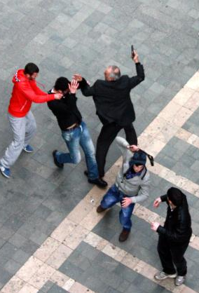 Ortalık karıştı kavgayı böyle ayırdı - Resim: 3