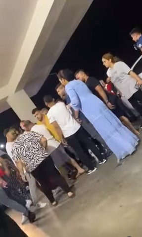 Çukurova Devlet Hastanesi acilini 50 kişilik grup bastı! Doktorlar çalışmayı bıraktı - Resim: 1