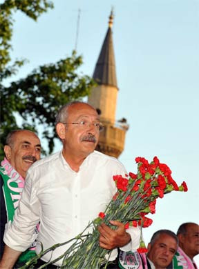 Gandi 'şerefsiz' diye bağırdı - Resim: 4