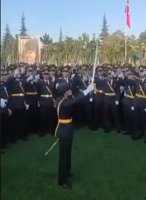 'Korsan yemin' yaptıran dönem birincisi teğmenden 'yaptığımdan pişman değilim' açıklaması - Resim: 0