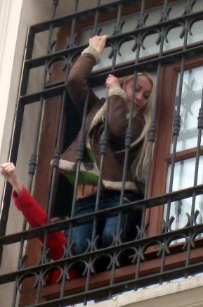 Polis FEMEN'e böyle müdahele etmiş - Resim: 2