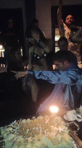 Vur patlasın çal oynasın! Fenerli yıldızın olay görüntüleri - Resim: 2