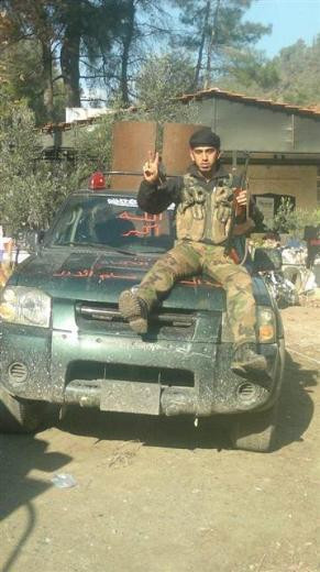 Suriye'de savaşçı, Türkiye'de futbolcu - Resim: 1