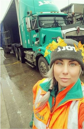 Ne şarkıcı ne oyuncu! O dünyanın en seksi kamyoncusu - Resim: 1