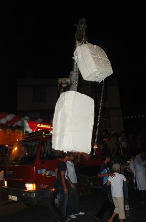 Dev dondurma otomobili ezdi! - Resim: 3