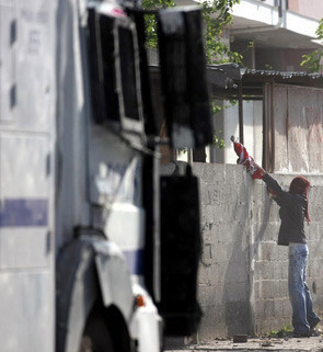 Yine çocuklar namlunun ucuna sürüldü - Resim: 2