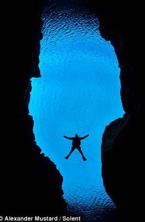 Dünya ikiye ayrılıyor - Resim: 4