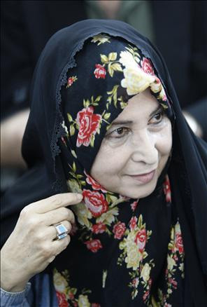 Ahmedinejad'ı zorlayan kadın - Resim: 2