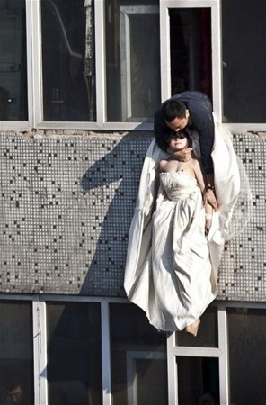 Dünyayı ayağa kaldırdı önce bileklerini kesti sonra da... - Resim: 4