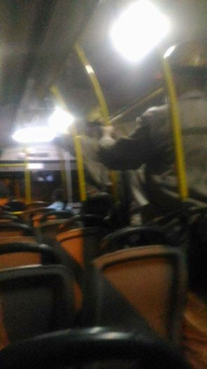 Koltuklar kirlenmesin diye ayakta yolculuk ettiler o anları böyle anlattılar - Resim: 3