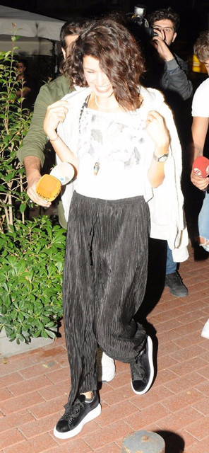 Beren Saat'ten hayranlarını üzecek açıklama "Teklif var ama..." - Resim: 2