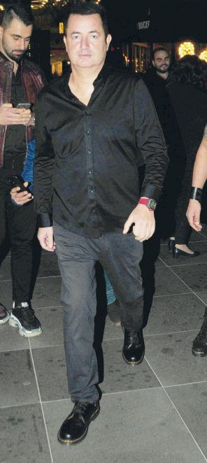 Acun Ilıcalı'nın yılbaşı partisine ünlü akını! Hadise leopar desenli elbisesiyle büyüledi - Resim: 1