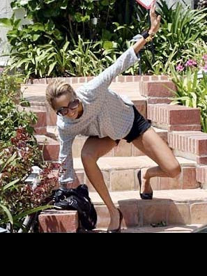 Ünlülerin tepetaklak halleri! - Resim: 1