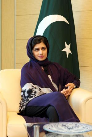 Aynı gün iki elbise değiştirdi - Resim: 1