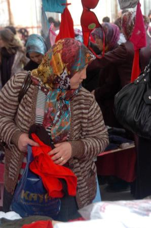 Kırmızı iç çamaşırları patladı - Resim: 2