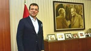 Ekrem İmamoğlu yönetmen koltuğuna da oturdu! Ahmet Ümit'e set ziyareti - Resim: 1