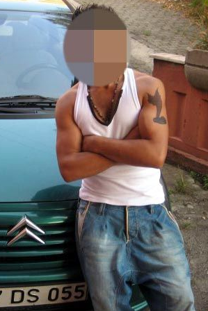 Dövemli girdi sarıklı çıktı - Resim: 2