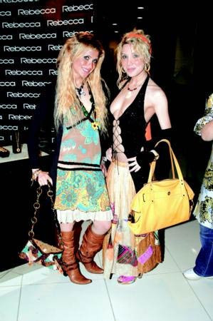 Mini etek giydi ünlü oldu - Resim: 2