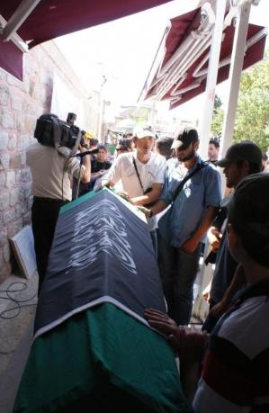 Cami avlusunda Çeçen protestosu - Resim: 1