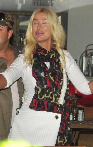 Makyajsız görüntüsü ile şok etti - Resim: 1