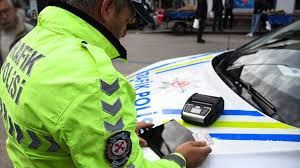 Trafikte yeni dönem: Araçtan inene 180 bin lira ceza, Makas atanın ehliyeti iptal - Resim: 4