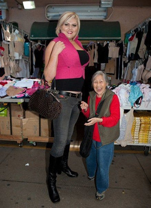 Bu kadınlardan uzunu yok! - Resim: 2