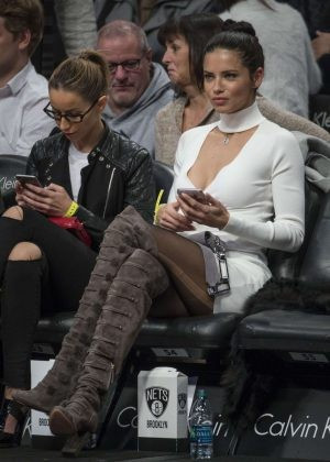 Adriana Lima giydi sosyal medya sallandı! - Resim: 2