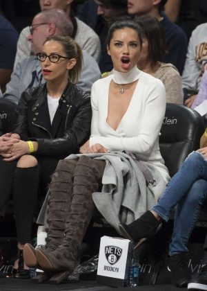 Adriana Lima giydi sosyal medya sallandı! - Resim: 4