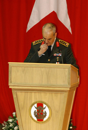 Başbuğ gözyaşlarını tutamadı! - Resim: 4