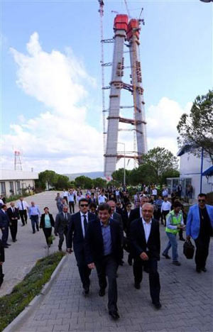 Davutoğlu 3. Köprü inşaatını inceledi - Resim: 2