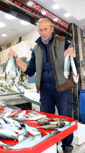 Tezgahlar doldu taştı balık fiyatları düştü: Vatandaşımız balığa doyacak - Resim: 0