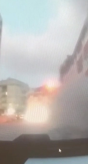 Bahçelievler'de 4 katlı binanın çökme anı araç kamerasında