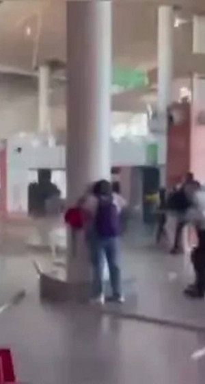 Kolombiya’daki şiddetli depreme havalimanında böyle yakalandılar!