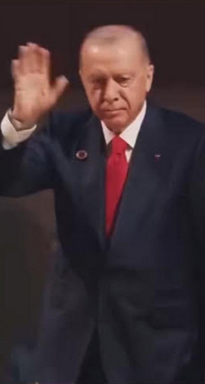 Cumhurbaşkanı Erdoğan ve eşi Emine Erdoğan'dan Kırgızistan programlarına ilişkin ortak video paylaşımı