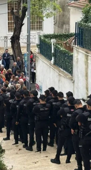 Adalar Belediyesi’nde seçim krizi: CHP’li üyeler arka kapıdan çıktı