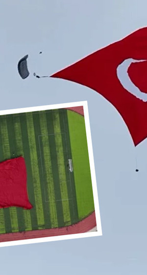 Özel Kuvvetler, 3 bin 37,5 metrekarelik dev Türk bayrağını gökyüzünde dalgalandırdı