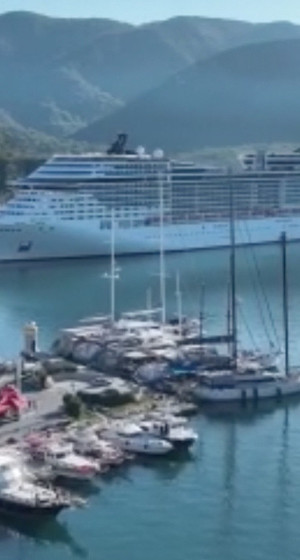 3 bin 710 turist geldi! Marmaris'e "MSC Divina" kruvaziyerine bakan bir daha baktı