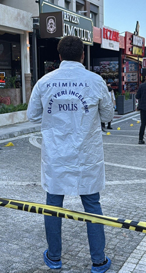 İstanbul'da kuyumcuya silahlı saldırı! Gasp ettiği otomobille kaçtı